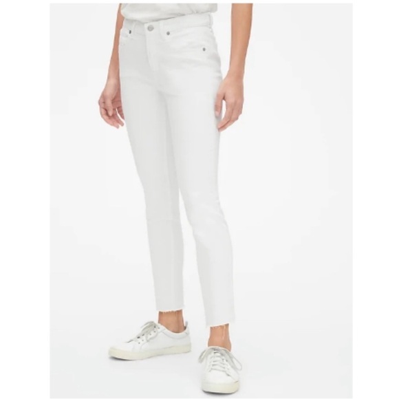 GAP Denim - GAP White girlfriend mid rise jeans